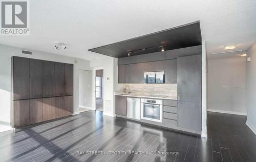 936 - 15 Iceboat Terrace, Toronto, ON - Indoor Photo Showing Kitchen With Upgraded Kitchen