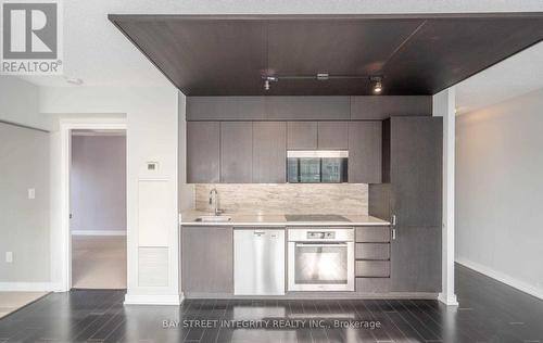 936 - 15 Iceboat Terrace, Toronto, ON - Indoor Photo Showing Kitchen With Upgraded Kitchen