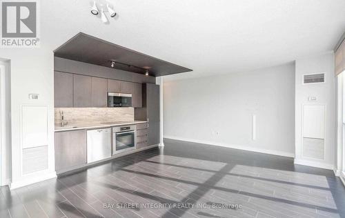 936 - 15 Iceboat Terrace, Toronto, ON - Indoor Photo Showing Kitchen With Upgraded Kitchen