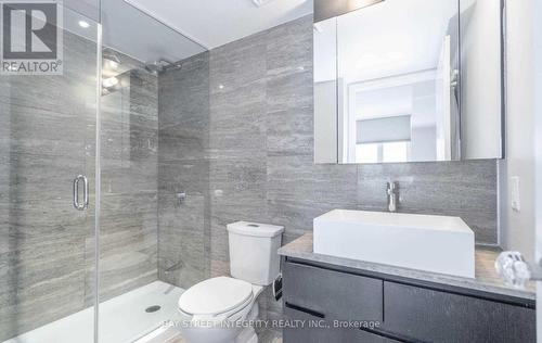 936 - 15 Iceboat Terrace, Toronto, ON - Indoor Photo Showing Bathroom