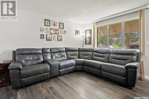 438 T Avenue N, Saskatoon, SK - Indoor Photo Showing Living Room