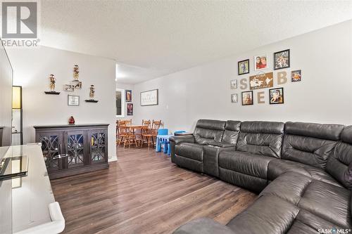 438 T Avenue N, Saskatoon, SK - Indoor Photo Showing Living Room