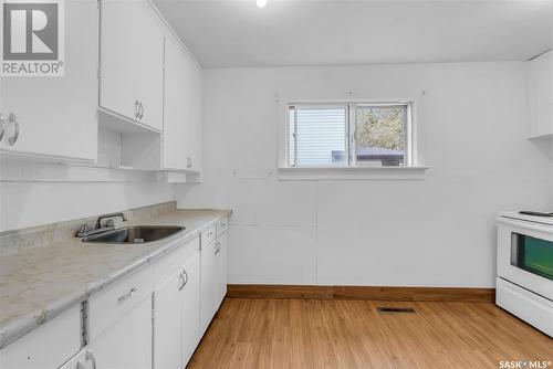 929 K Avenue S, Saskatoon, SK - Indoor Photo Showing Kitchen