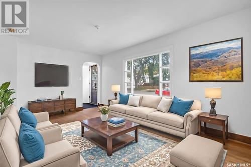 929 K Avenue S, Saskatoon, SK - Indoor Photo Showing Living Room