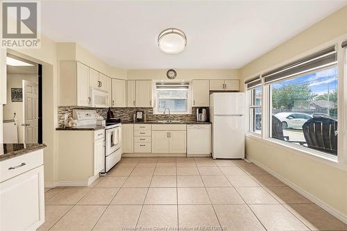 1032 Lauzon Road, Windsor, ON - Indoor Photo Showing Kitchen