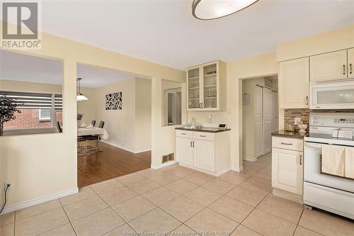 1032 Lauzon Road, Windsor, ON - Indoor Photo Showing Kitchen