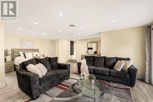 1032 Lauzon Road, Windsor, ON - Indoor Photo Showing Living Room