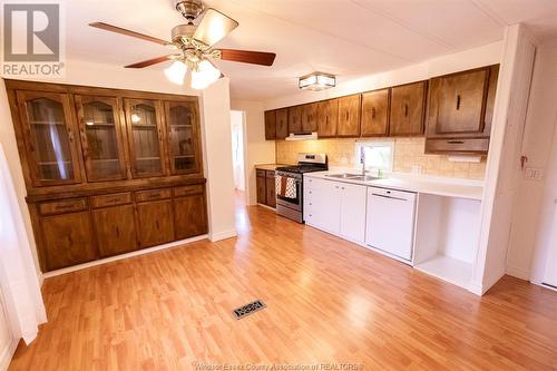 61 Miriam Court, Essex, ON - Indoor Photo Showing Kitchen With Double Sink