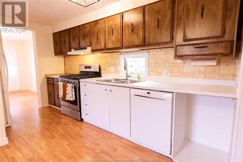 61 Miriam Court, Essex, ON - Indoor Photo Showing Kitchen With Double Sink