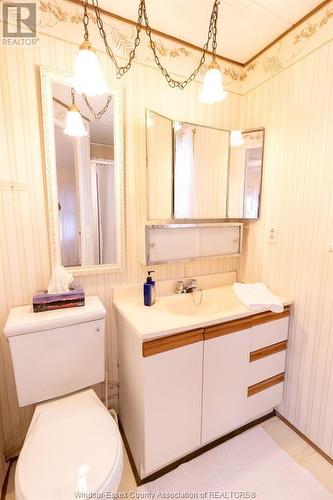 61 Miriam Court, Essex, ON - Indoor Photo Showing Bathroom