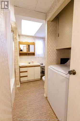 61 Miriam Court, Essex, ON - Indoor Photo Showing Laundry Room