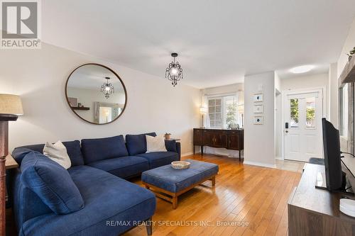 35 - 24 Kenyon Crescent, Grimsby, ON - Indoor Photo Showing Living Room