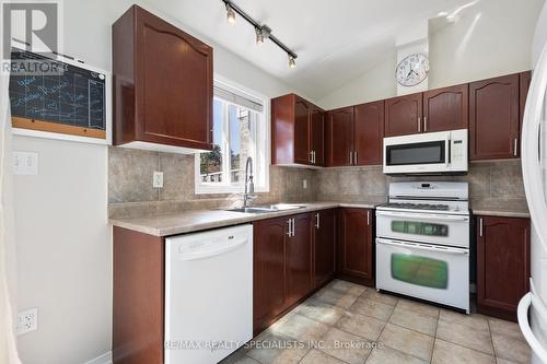 35 - 24 Kenyon Crescent, Grimsby, ON - Indoor Photo Showing Kitchen With Double Sink