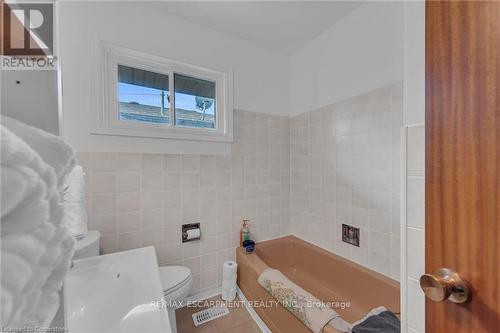 122 Rainbow Drive, Hamilton, ON - Indoor Photo Showing Bathroom