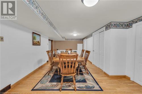 122 Rainbow Drive, Hamilton, ON - Indoor Photo Showing Dining Room