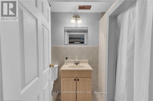 122 Rainbow Drive, Hamilton, ON - Indoor Photo Showing Bathroom