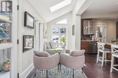 211 Herkimer Street, Hamilton, ON - Indoor Photo Showing Living Room