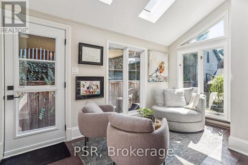 211 Herkimer Street, Hamilton, ON - Indoor Photo Showing Living Room