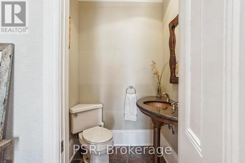 211 Herkimer Street, Hamilton, ON - Indoor Photo Showing Bathroom