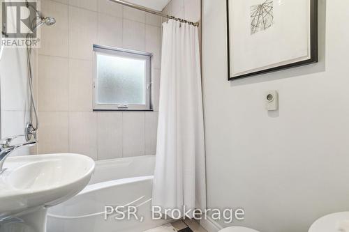 211 Herkimer Street, Hamilton, ON - Indoor Photo Showing Bathroom