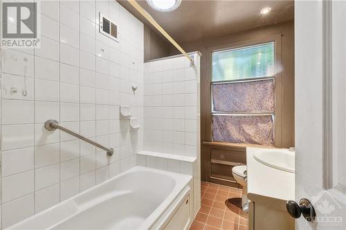 500 Edgeworth Avenue, Ottawa, ON - Indoor Photo Showing Bathroom