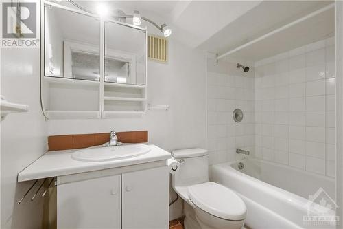 500 Edgeworth Avenue, Ottawa, ON - Indoor Photo Showing Bathroom