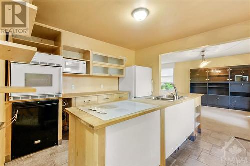 500 Edgeworth Avenue, Ottawa, ON - Indoor Photo Showing Kitchen With Double Sink