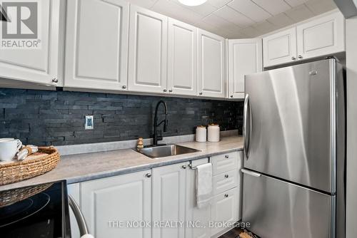 3 - 540 Mary Street E, Whitby (Downtown Whitby), ON - Indoor Photo Showing Kitchen With Stainless Steel Kitchen