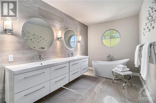 24 Greenpointe Drive, Ottawa, ON - Indoor Photo Showing Bathroom