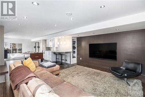 24 Greenpointe Drive, Ottawa, ON - Indoor Photo Showing Living Room