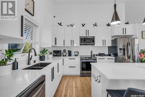 10 Walker Court, Battleford, SK - Indoor Photo Showing Kitchen With Stainless Steel Kitchen With Double Sink With Upgraded Kitchen