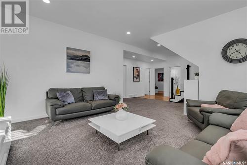 10 Walker Court, Battleford, SK - Indoor Photo Showing Living Room