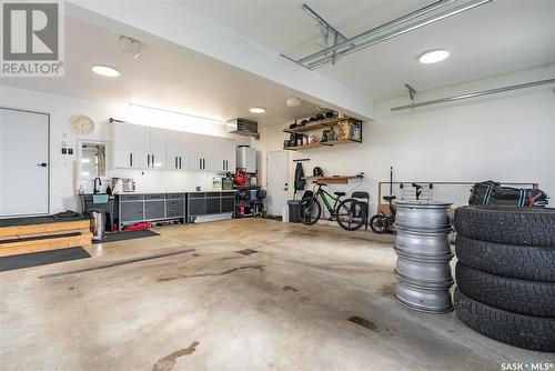 10 Walker Court, Battleford, SK - Indoor Photo Showing Garage