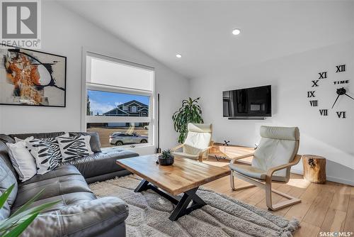 10 Walker Court, Battleford, SK - Indoor Photo Showing Living Room