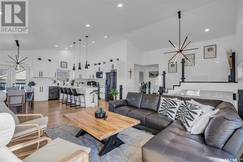 10 Walker Court, Battleford, SK - Indoor Photo Showing Living Room