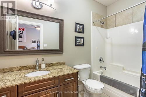 3399 Crane Avenue, London, ON - Indoor Photo Showing Bathroom