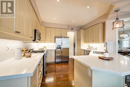 323 Cachet Boulevard, Whitby (Brooklin), ON - Indoor Photo Showing Kitchen With Double Sink With Upgraded Kitchen