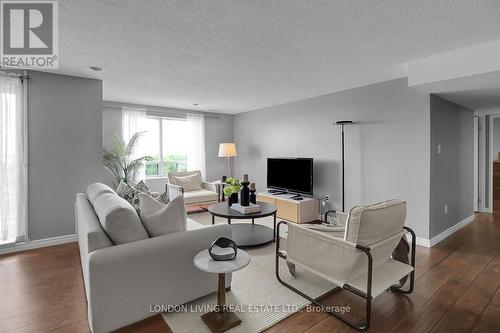 1205 - 30 Chapman Court, London, ON - Indoor Photo Showing Living Room