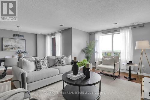 1205 - 30 Chapman Court, London, ON - Indoor Photo Showing Living Room