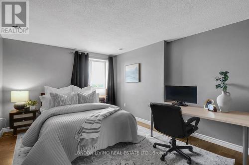 1205 - 30 Chapman Court, London, ON - Indoor Photo Showing Bedroom