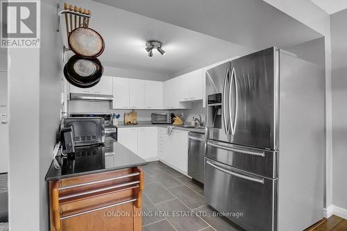 1205 - 30 Chapman Court, London, ON - Indoor Photo Showing Kitchen