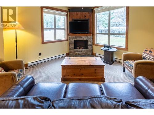 4559 Timberline  Crescent Unit# 611D, Fernie, BC - Indoor Photo Showing Living Room With Fireplace