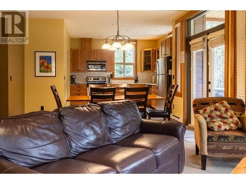 4559 Timberline  Crescent Unit# 611D, Fernie, BC - Indoor Photo Showing Living Room