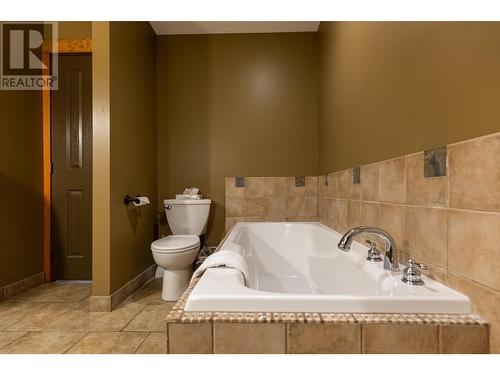 4559 Timberline  Crescent Unit# 611D, Fernie, BC - Indoor Photo Showing Bathroom