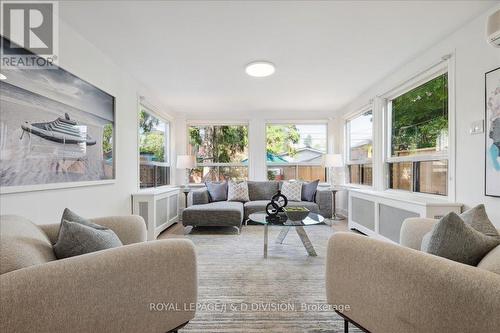 17 Lesmount Avenue, Toronto, ON - Indoor Photo Showing Living Room