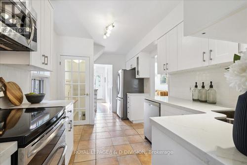 17 Lesmount Avenue, Toronto, ON - Indoor Photo Showing Kitchen With Upgraded Kitchen