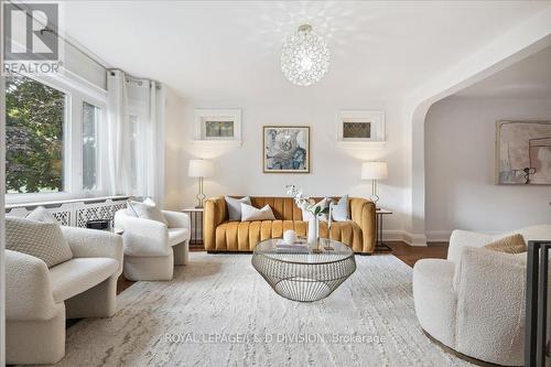 17 Lesmount Avenue, Toronto, ON - Indoor Photo Showing Living Room