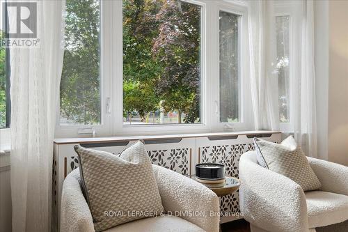 17 Lesmount Avenue, Toronto, ON - Indoor Photo Showing Living Room