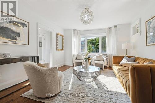 17 Lesmount Avenue, Toronto, ON - Indoor Photo Showing Living Room