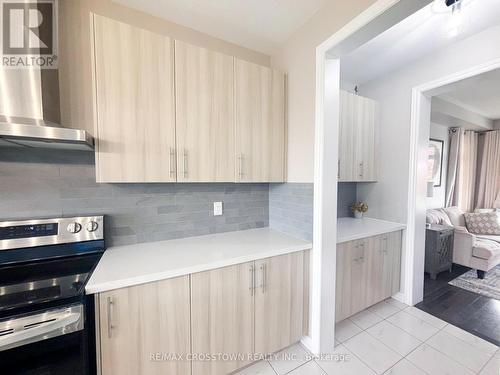 16 Daly Court, Springwater, ON - Indoor Photo Showing Kitchen